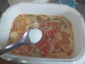 最后加入糖，拌匀后关火，非常简单的一道快手靓汤就完成了。