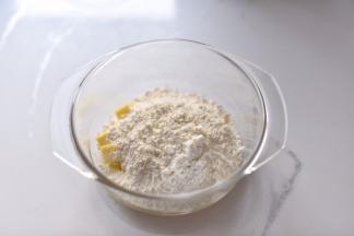 派皮材料混合。