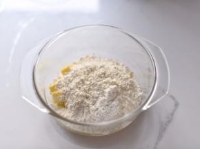 派皮材料混合。