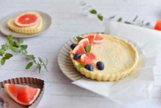 取出用水果装饰即可。