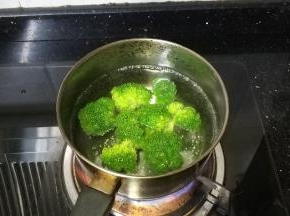 完焯熟西兰花