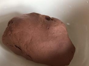 揉成光滑面团，密封发酵至两倍大