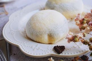 做好的雪媚娘，可以直接食用，也可以放入冰箱冷冻一小时，口感更棒，像极了榴莲、奥利奥冰淇淋，快动手试试吧，自己做的吃着炒鸡满足，超级放心，把网红们的雪媚娘甩出十八条街哦！