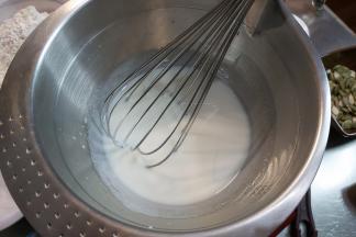 搅拌至完全融合。