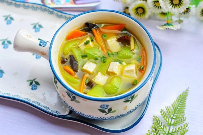 丝瓜木耳豆腐汤