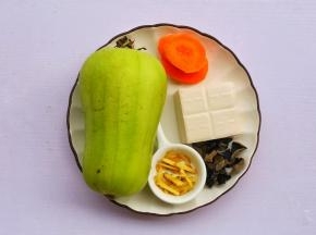 准备好所有食材。