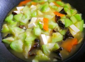 出锅撒适量葱花即可。