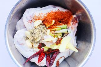 倒入其它准备好的食材。