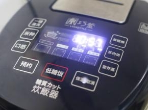 启动“粗粮饭”键煮至自动保温即可。
