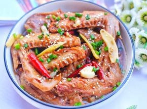脱骨软烂，相当入味，出游的话直接打包带走吧，旅途不愁吃喝，才更惬意～