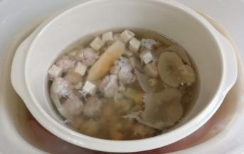 最后5分钟加入少许盐调味。