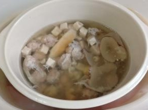 最后5分钟加入少许盐调味。