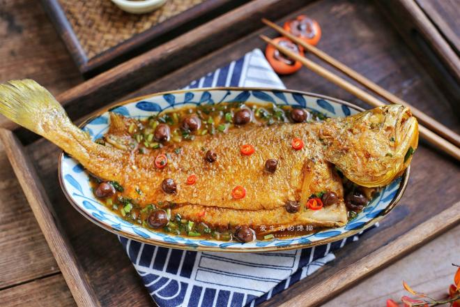 山黄皮焖黄花鱼