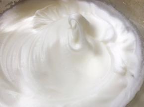 先中高速打发至能拉出小弯钩