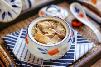 一碗香浓好喝的鸡汤就做好了