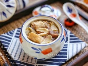 一碗香浓好喝的鸡汤就做好了