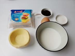 准备食材，蛋挞提前从冷冻箱拿出来放于室温下自然解冻，软化就可以用。
