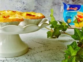 轻轻咬一口，满满地都是蜜豆的甜香味。