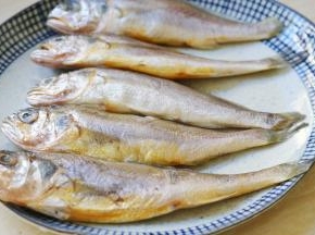 解冻的黄花鱼
