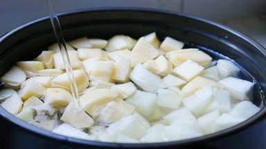 添水至水果飘起