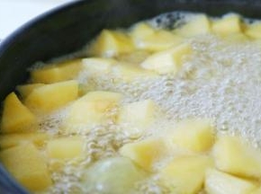 转中火，熬煮20分钟左右