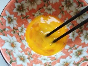 鸡蛋打散，淋入锅中，煮沸即可。