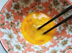鸡蛋打散，淋入锅中，煮沸即可。