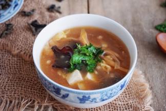 一碗营养美味，料足的胡辣汤，十分钟就能搞定，就连厨房小白的儿子，自己也做的有模有样的呐！