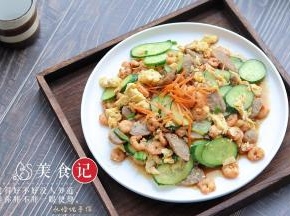 装盘就可以上桌开吃了。