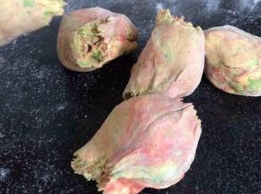 再搓成长条，分成适合的小剂子