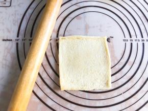 吐司用擀面棒擀薄