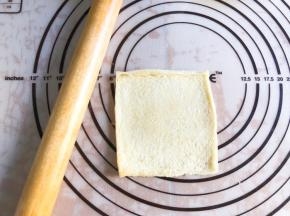 吐司用擀面棒擀薄