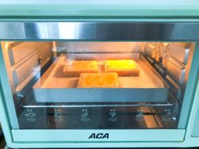 放入预热好的烤箱中层，200度20分钟