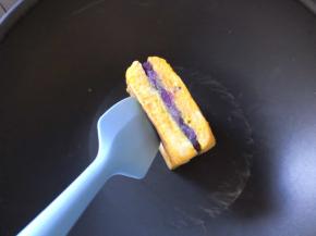 煎至两面金黄即可