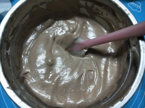 每次翻拌均匀后，再加下一次的蛋白霜