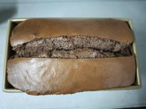 放入事先预热好的烤箱，180度，45分钟
烤好后，立即取出脱模，转移到晾凉网上冷却