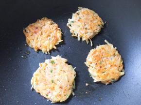 煎至两面金黄即可