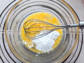 加入玉米淀粉拌匀