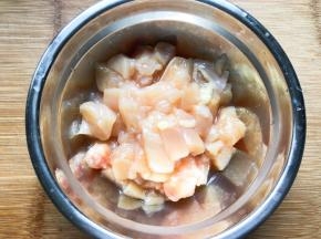 鸡胸肉切块