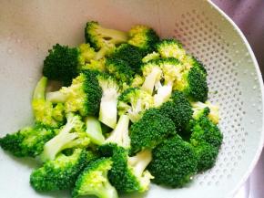 捞出过凉备用。