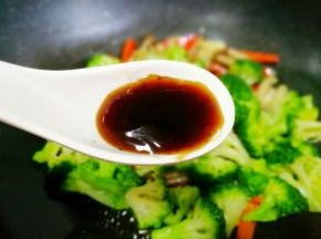 加一勺蚝油。
