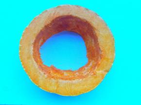 准备一大块南瓜。