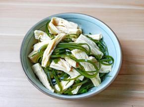 加入腐竹拌匀即可。