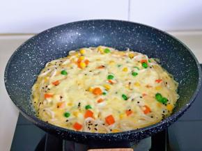 盖上盖子小火约2-3分钟即可，芝士融化就可以。