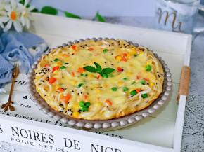 美味的面条披萨出锅啦～喜欢的做起来。