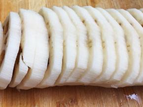 藕去皮切厚片。