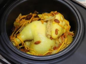 开始制作汽锅鸡，时间大概在40分钟。