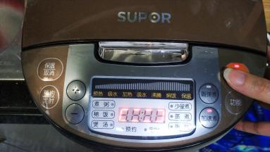 盖上盖子，按加速煮（30分钟）开始~