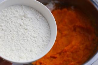 加入玉米淀粉。