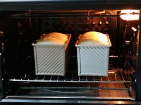 烤网入烤箱下层，上下管155度烤40分钟，注意观察上色情况，上色立即＋盖一张锡纸！（具体温度及时间根据自家烤箱性能另定）